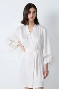 ETAM Batas|Batas Y Kimonos|Bata de satén con detalles de encaje CRUDO