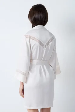 ETAM Batas|Batas Y Kimonos|Bata de satén con detalles de encaje CRUDO
