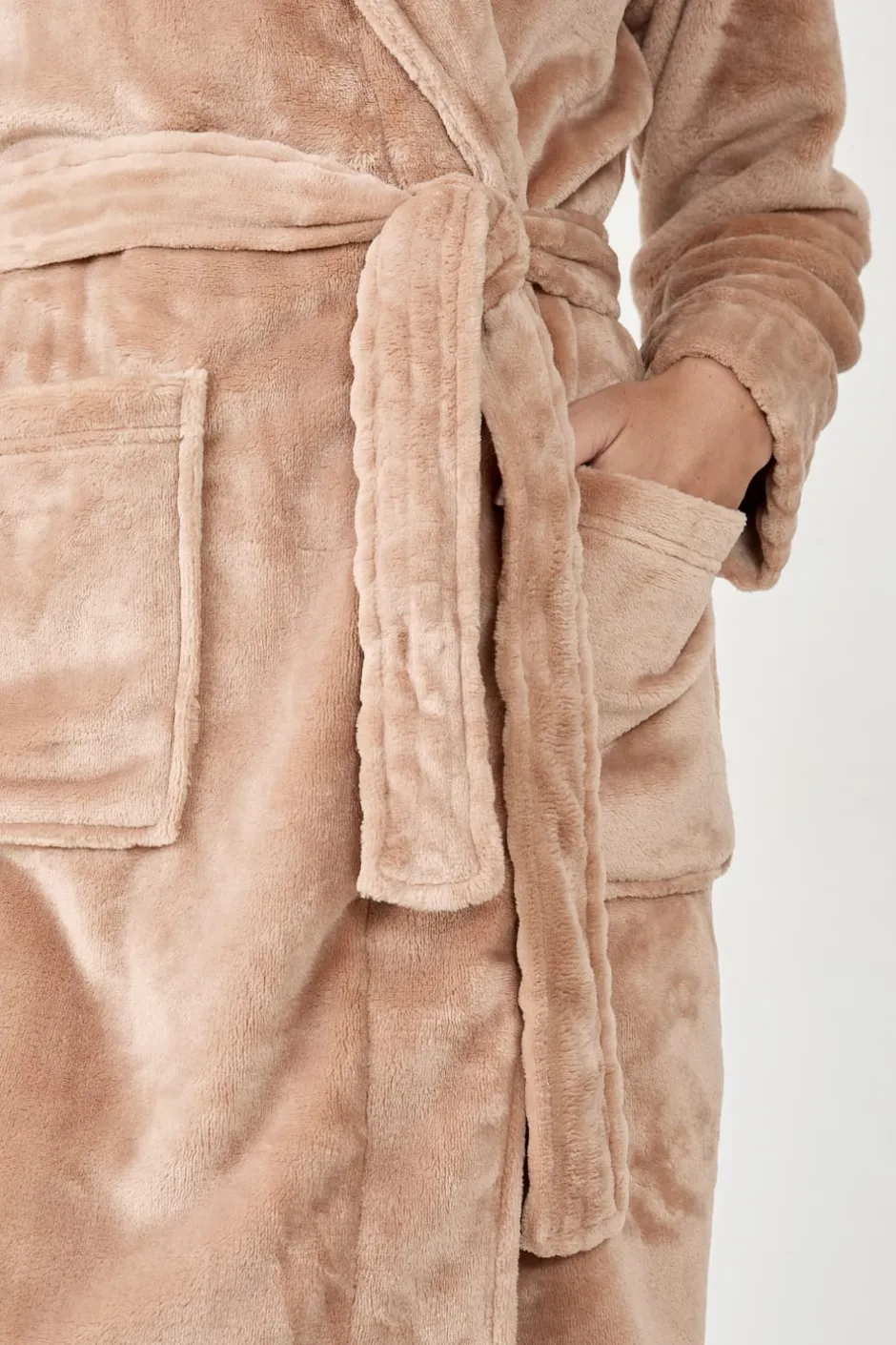 ETAM Batas|Batas Y Kimonos|Bata efecto terciopelo TAUPE