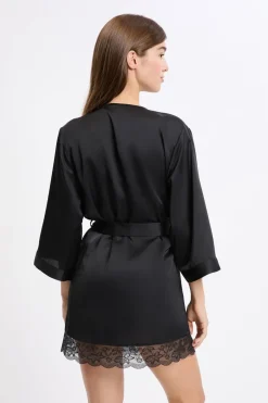 ETAM Batas|Batas Y Kimonos|Bata kimono satinada con detalles de encaje NEGRO