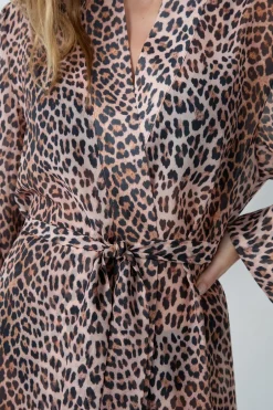 ETAM Batas Y Kimonos|Bata satinada con de leopardo ESTAMPADO