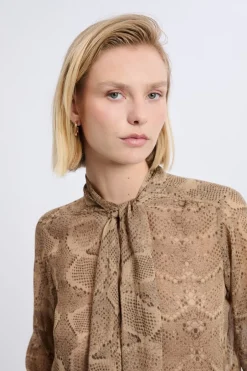 ETAM Camisas Y Blusas Estampadas|Camisas Fluidas|Blouse à nouer sur le devant imprimé serpent ECRU