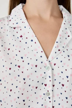 ETAM Partes De Arriba De Pijama|Los Pijamas Más Responsables|Camisa de pijama de satén con estampado de corazones MULTICOLOR