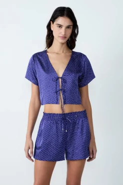 ETAM Partes De Arriba De Pijama|Los Pijamas Más Responsables|Camisa pijama satinada de manga corta estampada con lazos ESTAMPADO