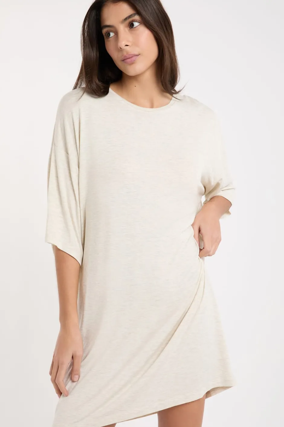 ETAM Los Pijamas Más Responsables|Pijamas Esenciales|Camisón con cuello redondo BEIGE