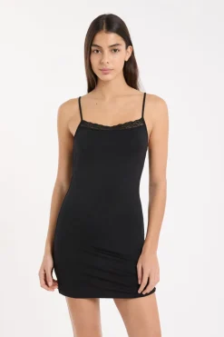 ETAM Los Pijamas Más Responsables|Pijamas Esenciales|Camisón con detalles de encaje NEGRO