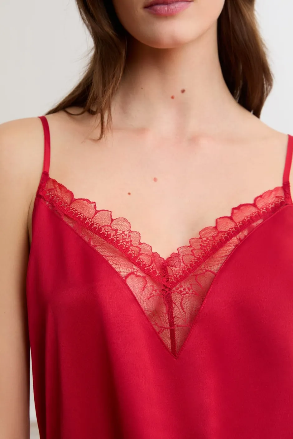 ETAM Los Pijamas Más Responsables|Pijamas Sexy|Mono corto de satén con espalda descubierta y detalles de encaje ROJO