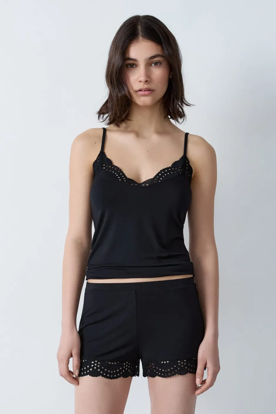 ETAM Partes De Abajo De Pijama|Los Pijamas Más Responsables|Pantalón corto de pijama de modal con detalles de encaje NEGRO