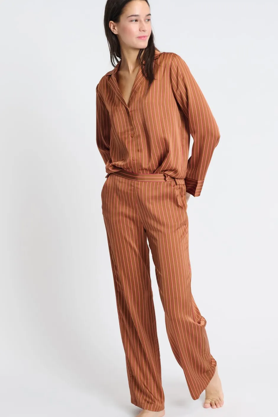 ETAM Partes De Abajo De Pijama|Los Pijamas Más Responsables|Pantalón de pijama satinado a rayas BRONZE