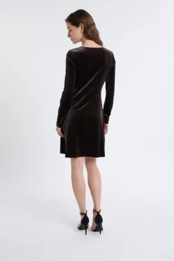 ETAM Vestidos Cortos|Vestidos Lisos|Robe à manches longues en velours avec détail anneaux MARRON