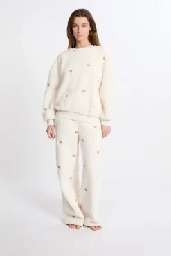 ETAM Los Pijamas Más Responsables|Pijamas Calentitos|Sudadera con estampado de corazones efecto polar CRUDO