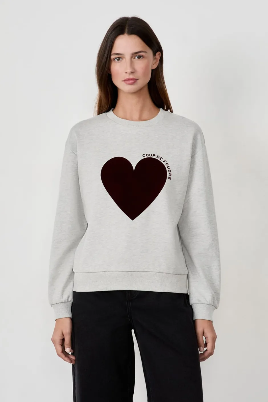 ETAM Básicos|Cuello Redondo|Sudadera estampada corazón GRIS