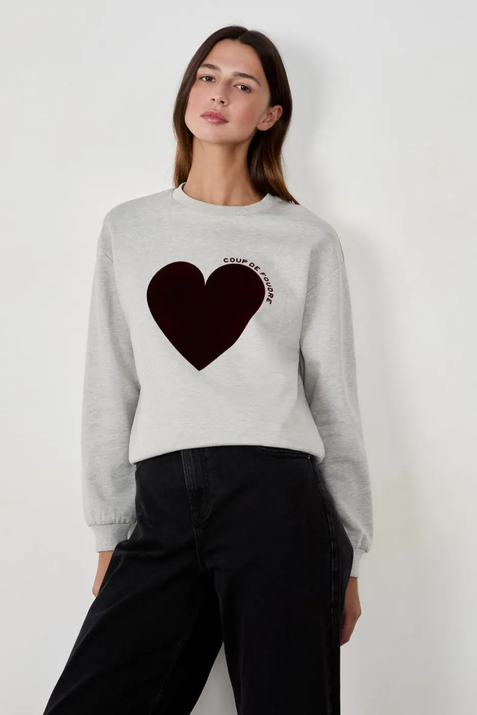 ETAM Básicos|Cuello Redondo|Sudadera estampada corazón GRIS