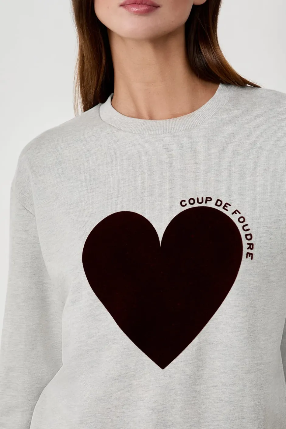 ETAM Básicos|Cuello Redondo|Sudadera estampada corazón GRIS