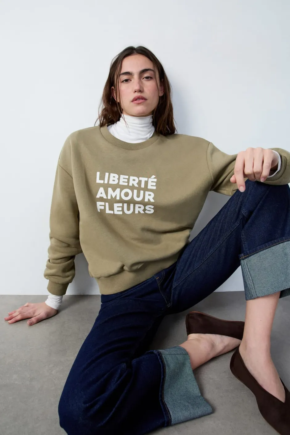 ETAM Fantasía|Básicos|Sudadera estampada "Liberty Love Flowers" ARCILLA