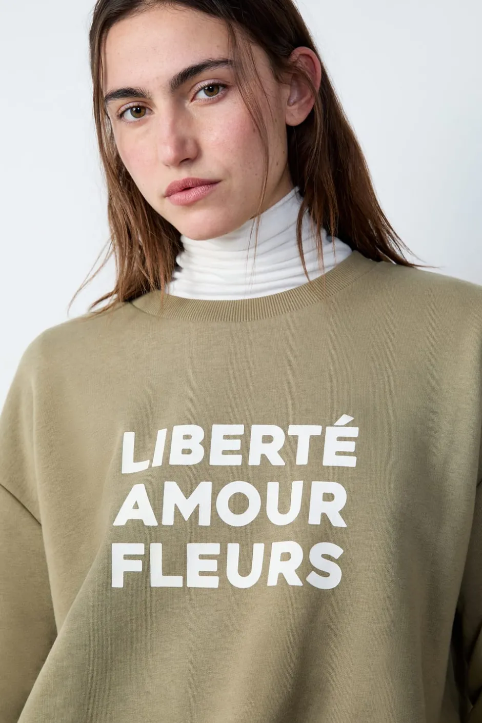 ETAM Fantasía|Básicos|Sudadera estampada "Liberty Love Flowers" ARCILLA