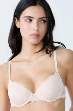 ETAM Balconette|Sujetadores Talla Grande: Copas D-G|Sujetador Nº 4 - Sujetador de copas finas La modelo mide 1m74 y lleva una 90B.