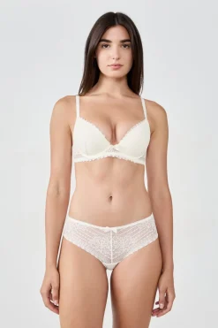 ETAM Lencería De Novia|Push Up|Sujetador Nº 2 - Push up escote pronunciado La modelo mide 1,73 m y lleva una 90B.