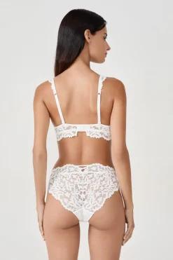 ETAM Lencería De Novia|Push Up|Sujetador Nº 2 - Push up escote pronunciado La modelo mide 1m74 y lleva una 90B.