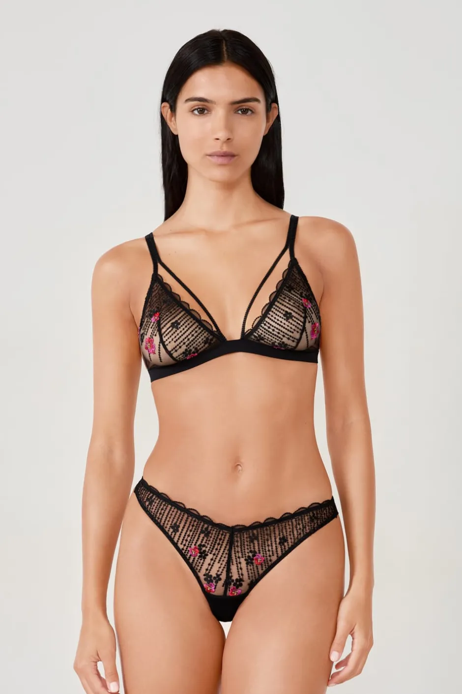ETAM Tanga Brasileño|Tanga con detalles bordados NEGRO