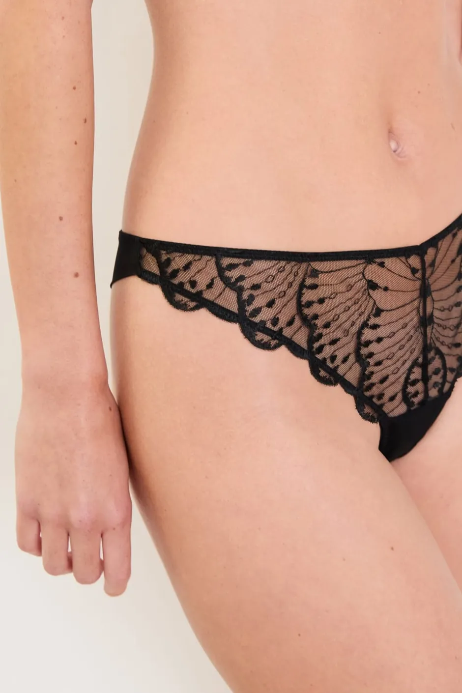 ETAM Tanga Brasileño|Tanga de bordado NEGRO