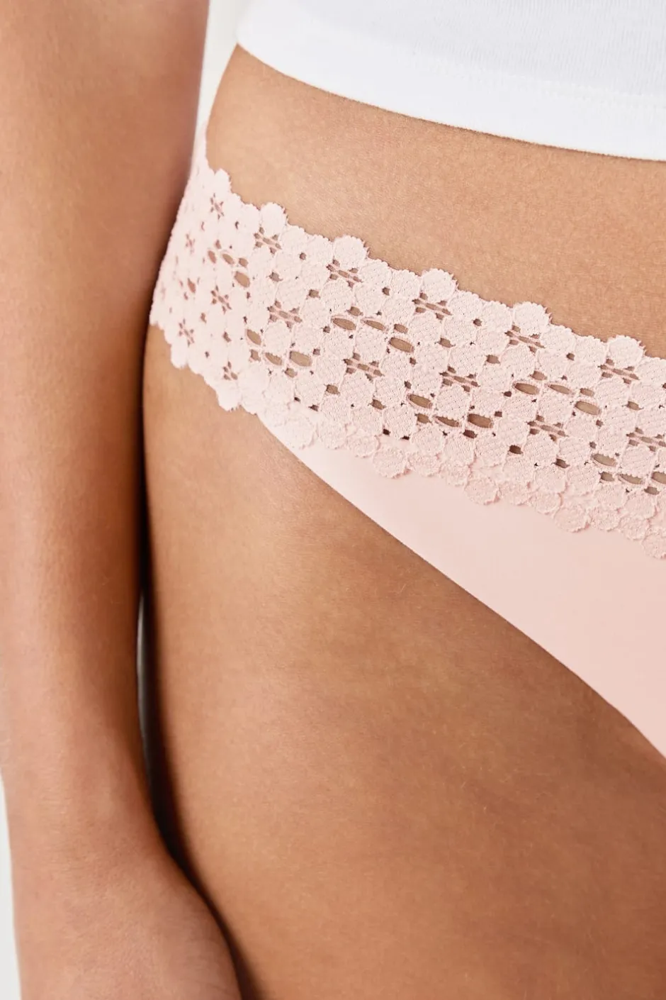 ETAM Tanga Brasileño|Tanga V-shape de microfibra y encaje ROSA
