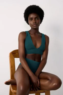 ETAM Triángulos|Top bikini triangular en material elástico VERDE