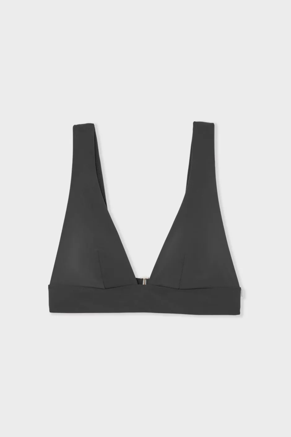 ETAM Triángulos|Top bikini triángulo La modelo mide 1,77 m y lleva una talla S
