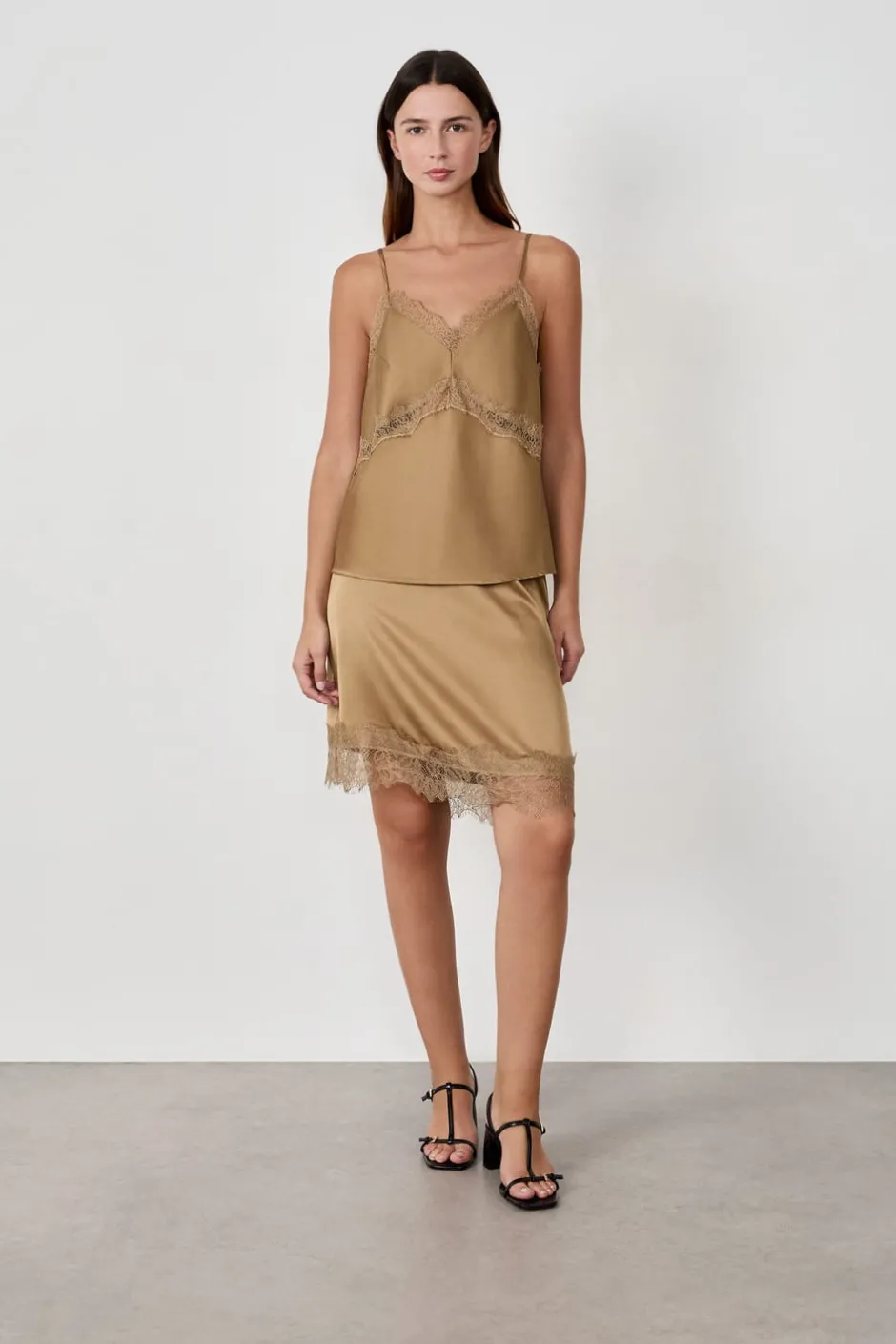 ETAM Cuello En V|Tops Sin Mangas|Top con cuello de encaje CAQUI