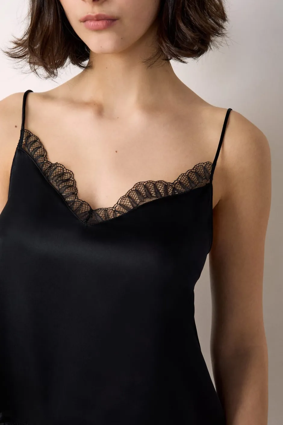 ETAM Pijamas De Seda|Top de seda con detalles de encaje NEGRO