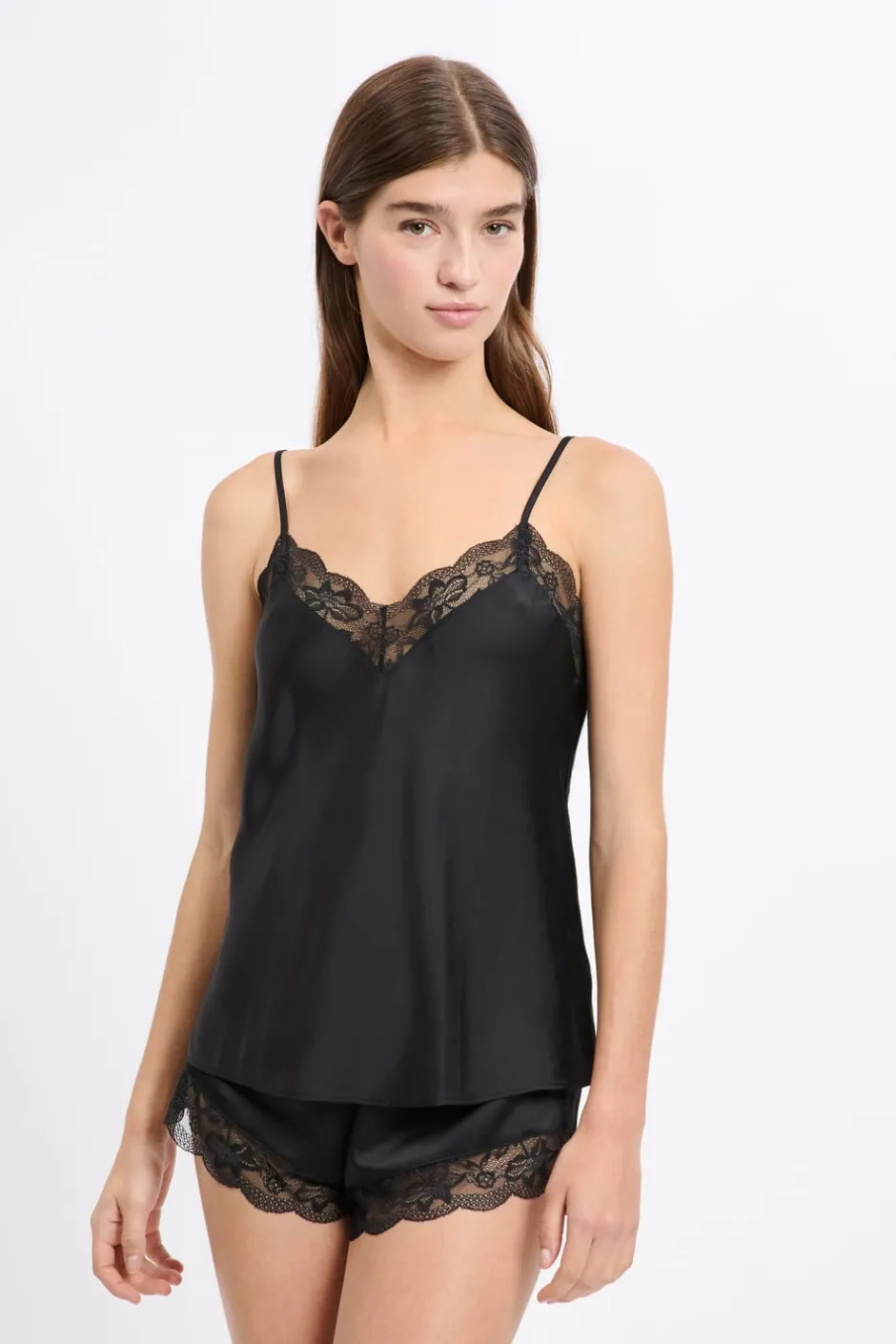 ETAM Partes De Arriba De Pijama|Top satinado con detalles de encaje NEGRO